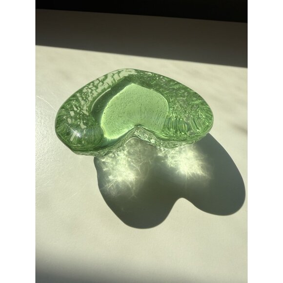 Vintage Rare Fire & Light Recycled Glass Heart  Celery Green Paperweight Signed - Picture 3 of 5